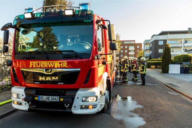 Löschzug der Freiwilligen Feuerwehr bei einem Einsatz in Herten.