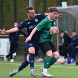 In der Kreisliga A2 kämpfen Jan-Henrik Plumpe (l.) mit der SG Titania/RW Erkenschwick und Lennart Wendzinski vom SSC Recklinghausen noch um den Klassenerhalt.