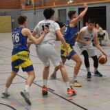 Mit der Offensive konnte GV Waltrops Spielertrainer Timo Volk (am Ball) gegen den Spitzenreiter SV Haspe zufrieden sein.