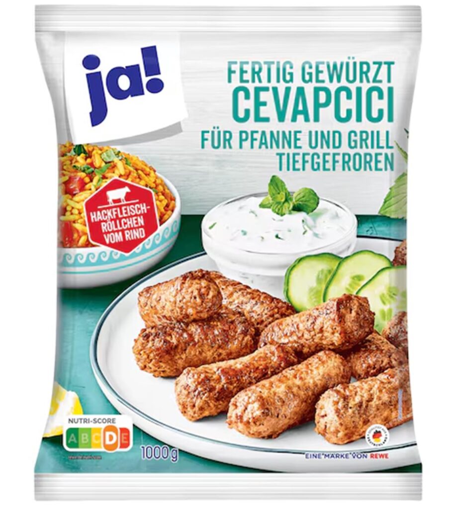 Ein Beutel der Cevapcici von Rewe, die von einer Rückrufaktion betroffen sind.