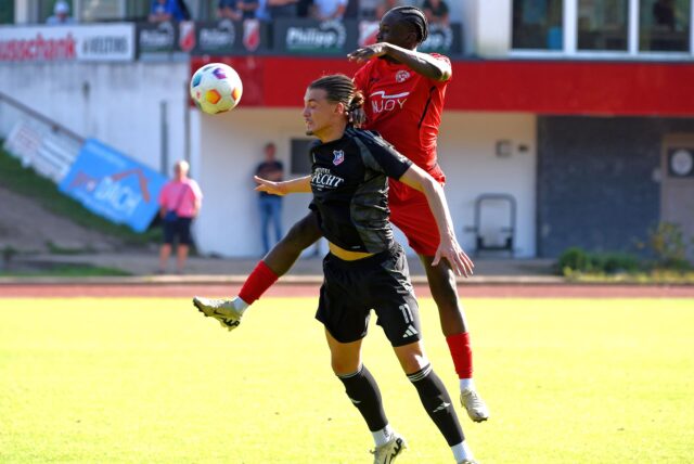 Neuzugang Elmar Skrijelj (vorn), hier noch im Trikot des TuS Bövinghausen, ist bei der Spvgg. Erkenschwick sofort spielberechtigt.