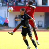 Neuzugang Elmar Skrijelj (vorn), hier noch im Trikot des TuS Bövinghausen, ist bei der Spvgg. Erkenschwick sofort spielberechtigt.