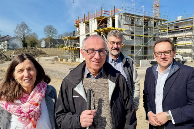 Vier Personen auf dem Baugebiet Am Lennhofe