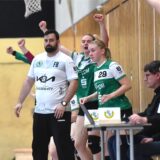 Handball 3. Liga Mitte 30. März 2025, Halle Nord. PSV Recklinghausen – TB Wülfrath 33:24. Jubel auf der Recklinghäuser Bank um Trainer Fabian Beckmann.