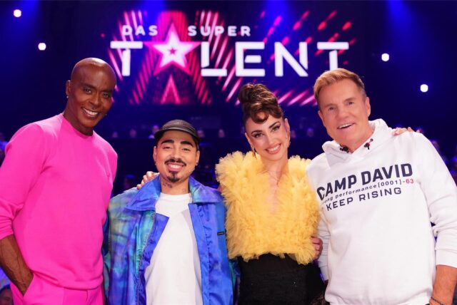 Bruce Darnell, Tony Bauer, Ekaterina Leonova und Dieter Bohlen, die Jury-Mitglieder 2025, im Studio von „Das Supertalent“.