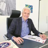 Langendorf-Chef Dr. Strautmann am Schreibtisch
