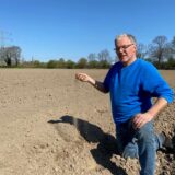 Bauer Dirk Feldhaus auf seinem Feld an der Hertener Straße