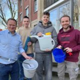 Lokale Prominenz beim Waltroper Besentag. V. l. n. r.: Frank Schwabe (Bundestagsabgeordneter), Drake Meinhardt (KiJuPa-Vorsitzender), Noah Piotrowski (Stellvertretender Vorsitzender) und Bürgermeister Marcel Mittelbach.