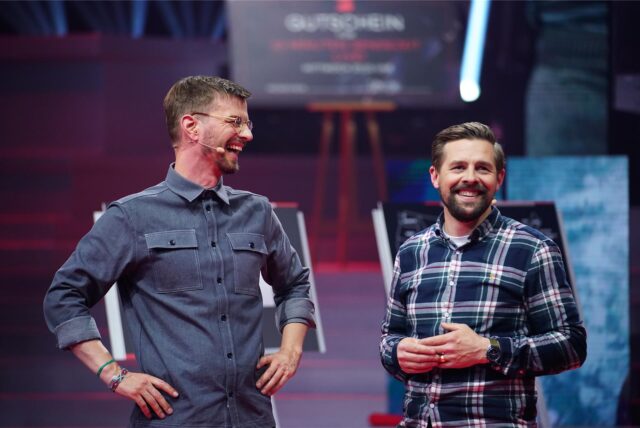 Entertainer Joko Winterscheidt (links) und Klaas Heufer-Umlauf (rechts) in ihrer Show „Joko & Klaas gegen ProSieben“.