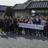Die deutsche Nationalmannschaft und das L’arrivee Team wünschen einem Mitarbeiter, der einen Schlaganfall erlitt, gute Besserungswünsche.