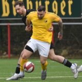 Die SF Habinghorst/Dingen mit Cihan Ada (am Ball) gewannen mit dezimierter Mannschaft gegen SV Holsterhausen