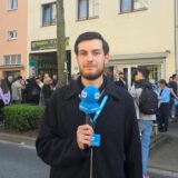 Julien März steht auf der Mallinckrodtstraße.