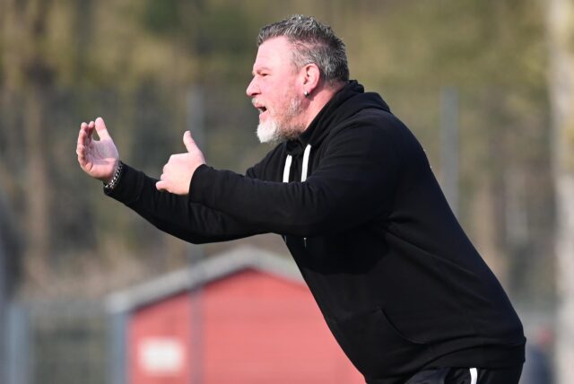Trainer Sascha Hippler will vor seinem neuen Job im Sommer beim B-Ligisten FC Leusberg mit der Spvgg. Erkenschwick II noch den Abstieg verhindern.