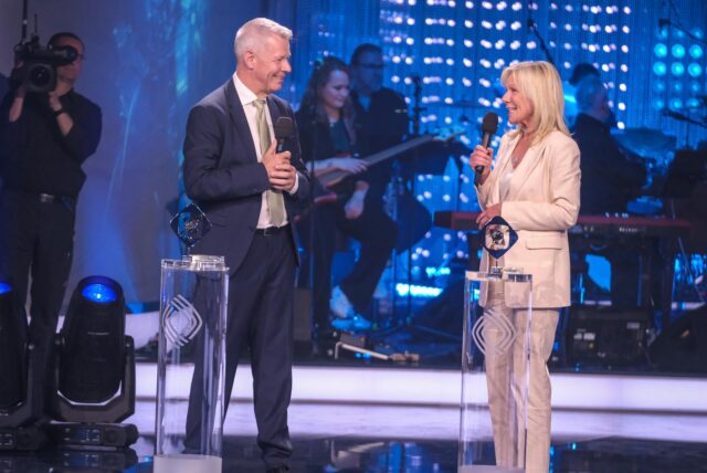 Peter Kloeppel und seine Kollegin Ulrike von der Groeben beim Grimme-Preis auf der Bühne des Theaters.
