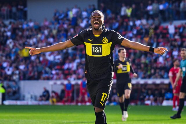 Carney Chukwuemeka jubelt.