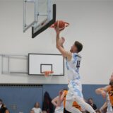 Janne Bromisch beim Korbleger