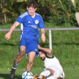 Der VfB Habinghorst (blaues Trikot) setzten sich nach schwacher Anfangsphase beim SV Wanne II mit 2:0 durch.