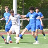 Einen verdienten 3:0-Sieg fuhr die U19 des VfB Waltrop, hier mit Kamil Nugajev (r.) am Ball, in der Westfalenliga gegen den SV Heide Paderborn ein.