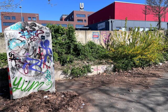 Wieder sauber: Der stark vermüllte Parkplatz am FZW in Dortmund ist zum Teil aufgeräumt worden.