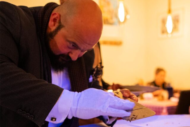 Er nennt sich selbst „Lord of Truffles“: Daniele Violoni kam extra aus Italien in die Trattoria Puglia, um seine wertvollen Pilze zu präsentieren.