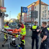 Mehrere Sanitäter und eine Trage in Dortmund