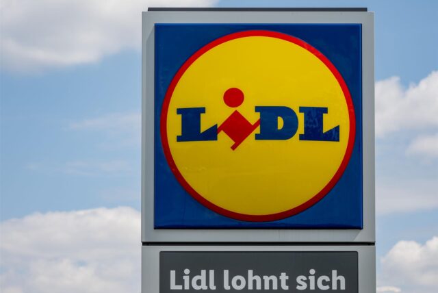 Das Logo der Discounter-Kette Lidl – hier gilt seit dem 8. April 2025 eine neue Änderung beim Abheben von Bargeld.