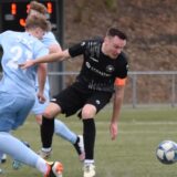 Eines von zuletzt drei Unentschieden nacheinander gab es für Teutonia SuS Waltrop und Kapitän Felix Bramsel (M.) gegen den SSC Recklinghausen.