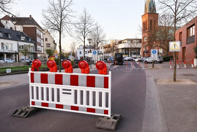 Wall- und Grabenanlage bei Dorsten ist mobil mit Kennzeichnung des Gefahrenraums