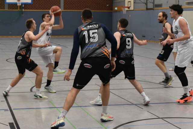 Beim Tabellenzweiten BBA Hagen sorgten die Basketballer des GV Waltrop für eine faustdicke Überraschung (Foto aus dem Hinspiel).