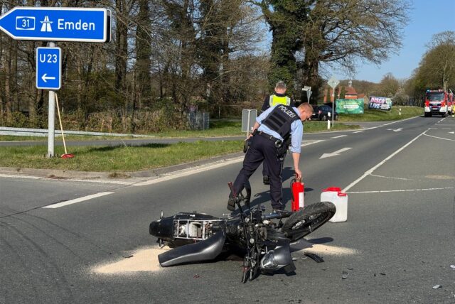 unfall motorrad liegt auf der straße