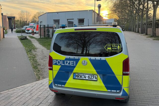 Polizeiwagen am Wulfener Markt
