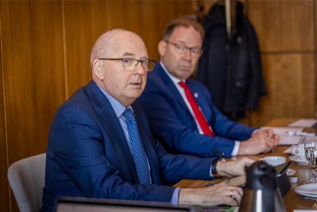 Präsident Heinz-Herbert Dustmann und Hauptgeschäftsführer Stefan Schreiber bei der Vorstellung de Jahresberichts der IHK Dortmund.
