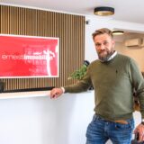Der Immobilien-Unternehmer Ludger Ernesti steht im Foyer seines Büros in der Innenstadt von Waltrop.