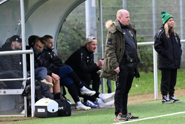 Tim Kreutzberg (2.v.r.) tauscht im Sommer seinen Trainerjob beim SC Herten gegen die Funktion des Sportlichen Leiters beim A2-Kreisligisten aus.
