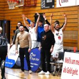 Basketball, 1. Runde Play-offs Regionalliga West 5. April 2025, Rosa-Parks-Schule. Hertener Löwen – BBG Herford 78:63. Jubel auf der Hertener Bank.