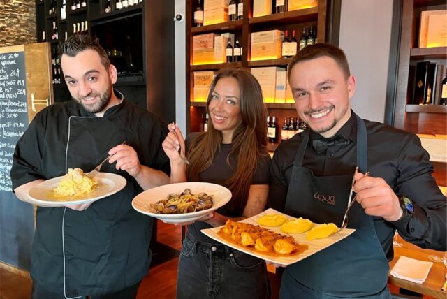 Koch Valentino Ferone, Chefin Nina Barradas und Service-Kraft Roman Skarjalis im Restaurant Acqua an der  Rosemeyerstraße 14 in Dortmund