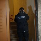Nach einem Tötungsdelikt – wie hier bei der Tat in Eving im Dezember – untersuchen Fachleute der Kriminaltechnik den Tatort.