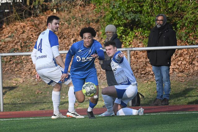Brayan Sosa am Ball.