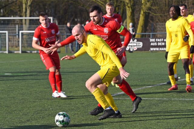 Lukas Matena am Ball