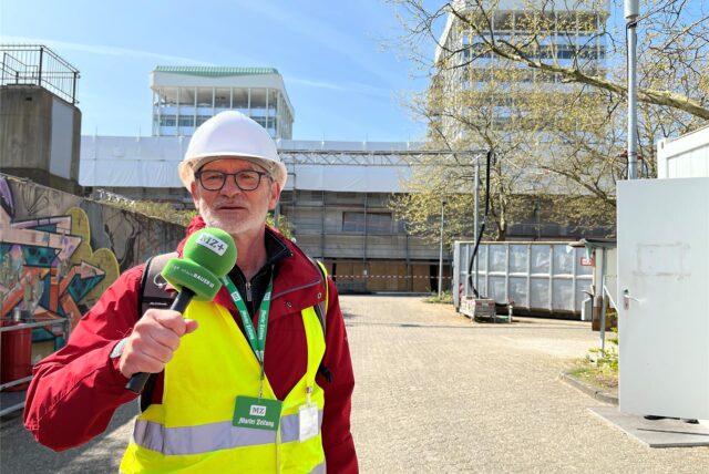 MZ-Redakteur Thomas Brysch nimmt sie live mit auf einen Rundgang über die Rathausbaustelle.