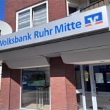 Außenansicht des SB-Centers der Volksbank Ruhr Mitte am Süder Markt in Herten.