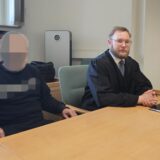 Gilt als unberechenbar und gefährlich: Der 72-Jährige aus Marl kurz vor der Urteilsverkündung neben seinem Verteidiger Fabian Haase im Essener Landgericht.