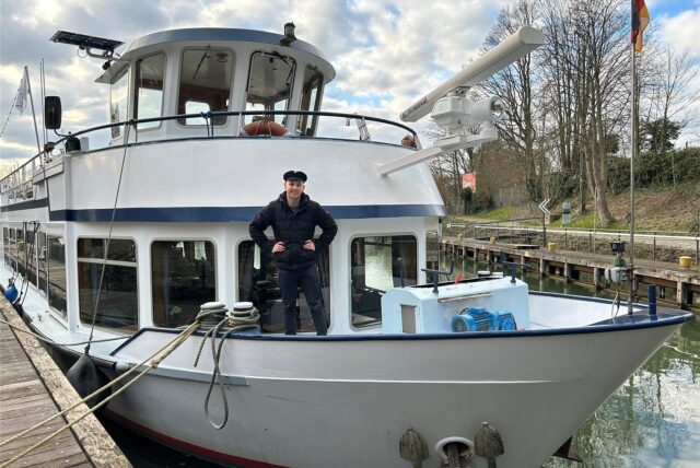 Kapitän Andreas Kracke auf der neuen Henrichenburg