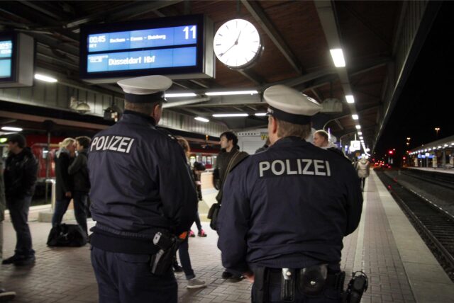 Polizisten am Dortmunder Hauptbahnhof