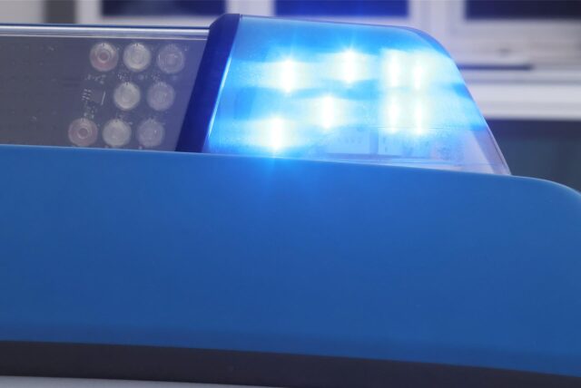 Ein Blaulicht an einem Polizeiwagen.
