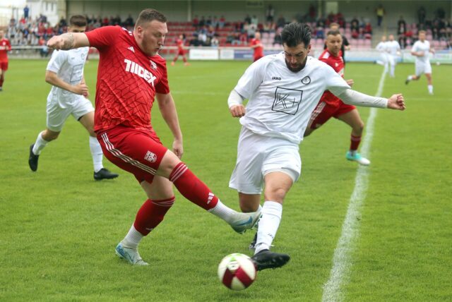 Im Livestream: Das Marler Derby und Topspiel der Kreisliga B2 zwischen VfB Hüls II (2.) und TSV Marl-Hüls (4.).