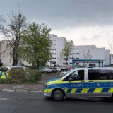 Mehrere Streifenwagen der Polizei sind am Sonntagabend (13.4.) in Dorsten im Einsatz.
