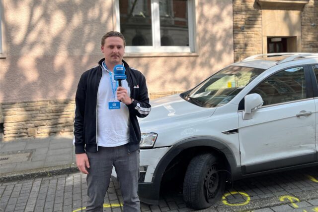 Unser Reporter Tim Hübbertz sieht sich nach dem folgenschweren Unfall auf der Gutenbergstraße vor Ort um.
