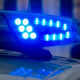 Blaulicht auf einem Polizeiwagen.