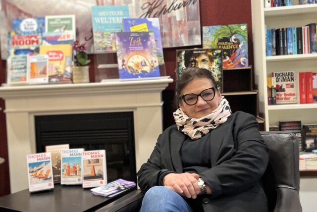 Audrey Hepburn und Martina Tielker werden die Leselust am 26. April verlassen. In den beiden Sesseln hat sie mit vielen Kunden und Kundinnen gesessen, über Bücher, das Leben und persönliche Schicksale gesprochen.
